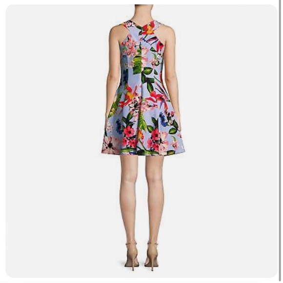 NWT Vince Camuto Sleeveless V-Neck Printed Scuba Fit and Flare Dress Size 6 - Picture 2 of 5